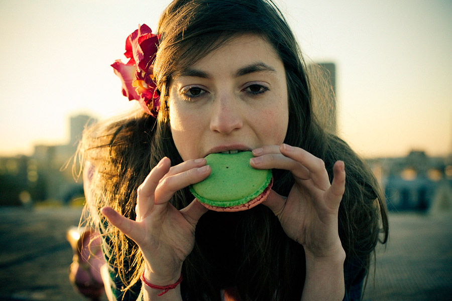 Ava and the macaroon - Old good time, photo by Tom Spianti